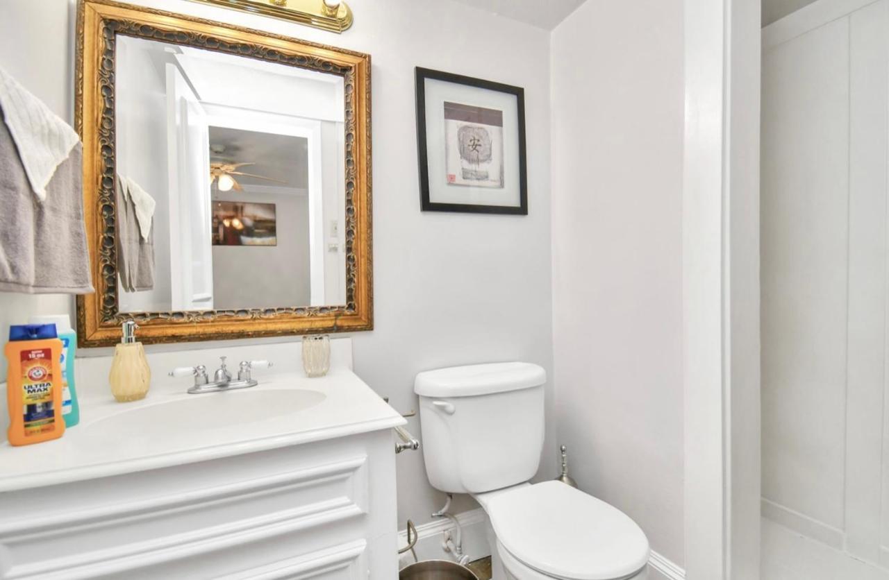 Stunning Private Room In Town Home Houston Exterior photo