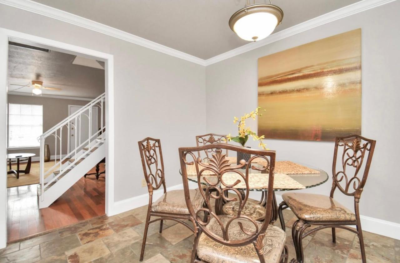 Stunning Private Room In Town Home Houston Exterior photo