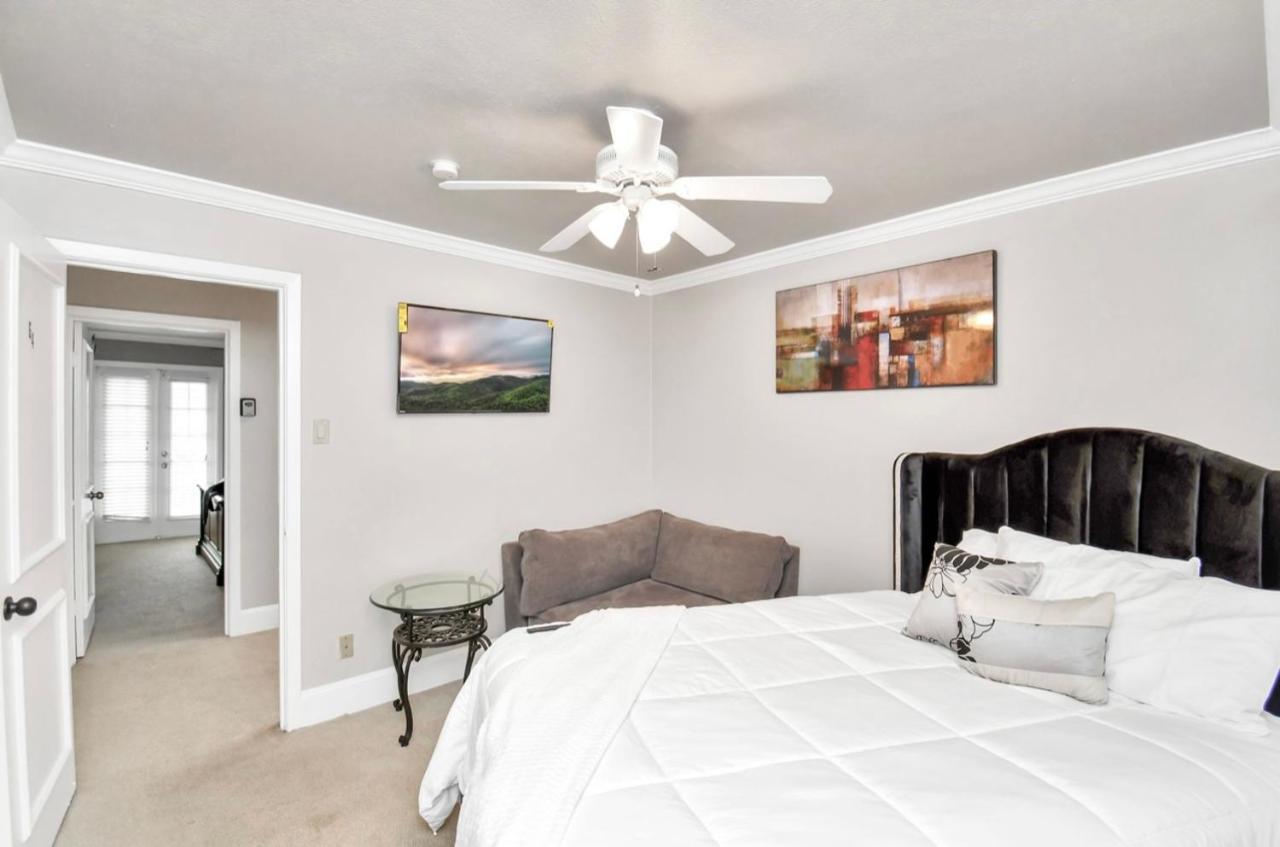 Stunning Private Room In Town Home Houston Exterior photo